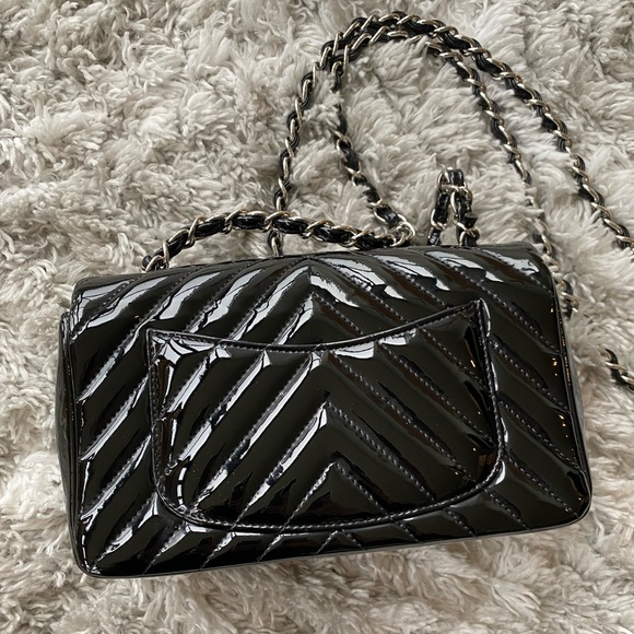Authentic Quilted chanel mini Black patent leather - Picture 5 of 10